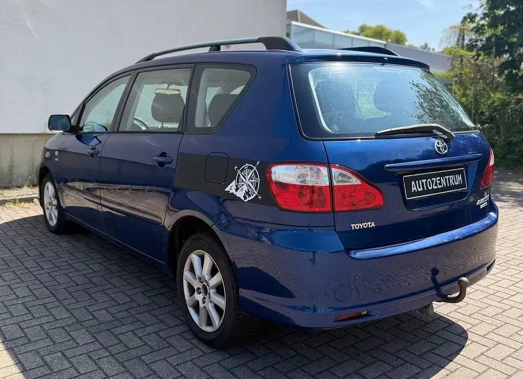 Gebraucht Toyota Avensis Sol 150 PS (110 kW) 2004 Blau Kombi