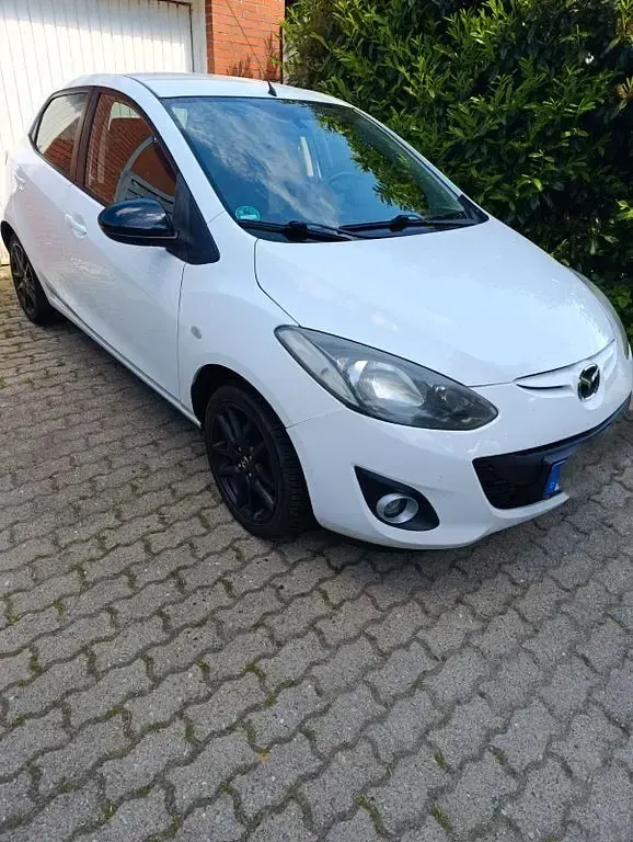 Gebraucht Mazda 2 Sendo 84 PS (61 kW) 2014 Weiß Limousine