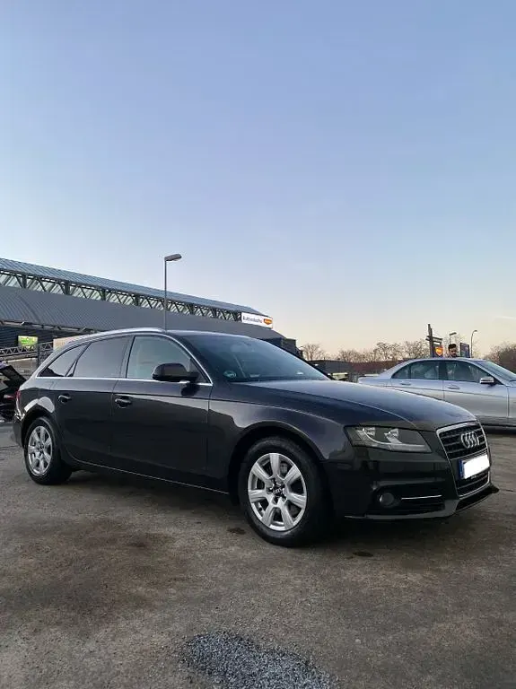 Gebraucht Audi A4 120 PS (88 kW) 2010 Grau Kombi