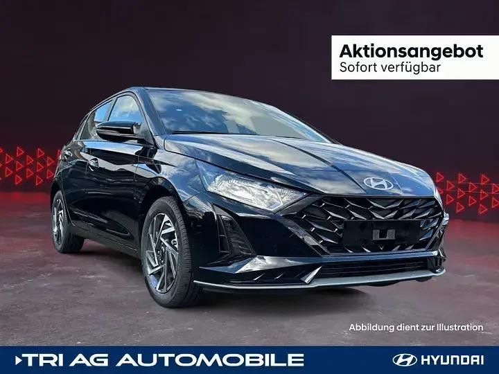 Phantom black / met Neu 2024 Hyundai i20 Trend Limousine | 18.270 € (Superpreis) - Bild 1/4