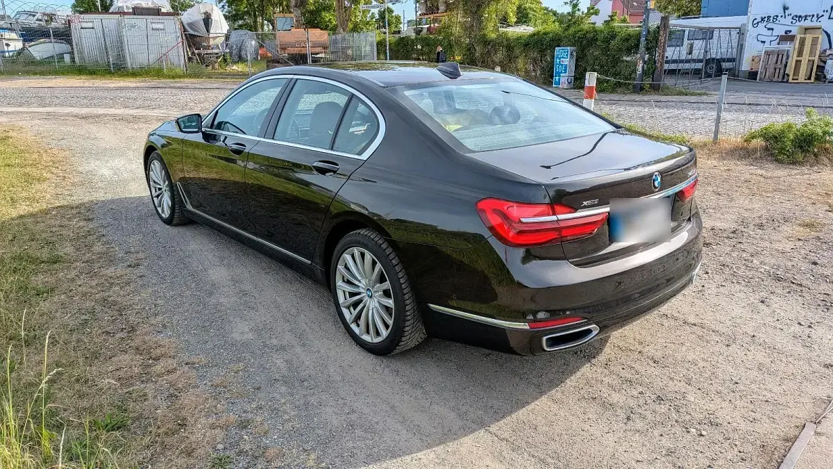 Gebraucht BMW 740 Comfort Edition 320 PS (235 kW) 2016 Braun Limousine