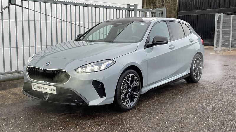 M brooklyn grau metallic Neu 2025 BMW 120 Efficient Dynamics Kleinwagen | 39.545 € (Fairer Preis) - Bild 1/4