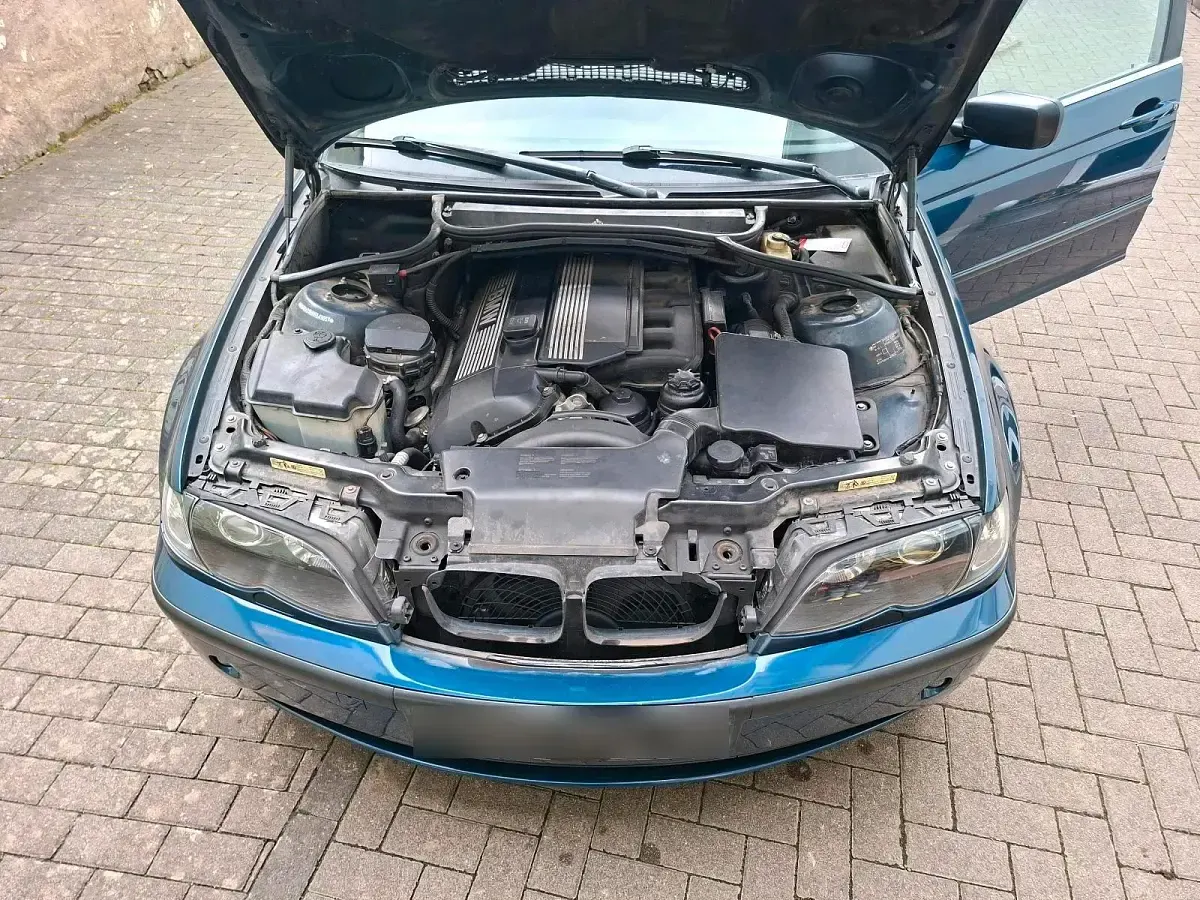 Gebraucht BMW 325 192 PS (141 kW) 2004 Blau Limousine