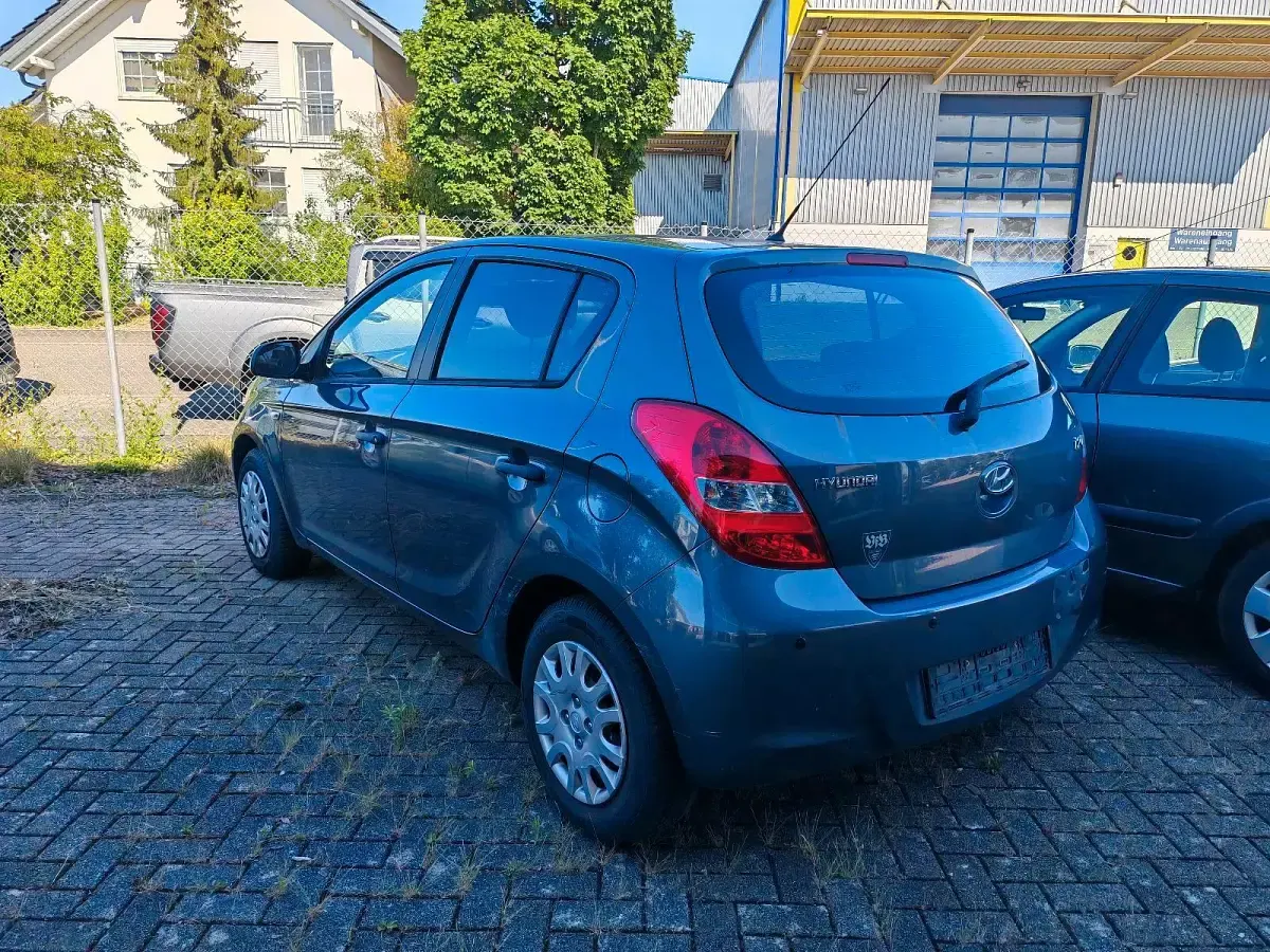Gebraucht Hyundai i20 Classic 78 PS (57 kW) 2011 Grau Kleinwagen