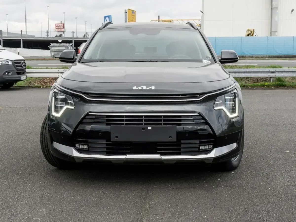 Używany Kia Niro Vision 129 KM (94 kW) 2025 Szary SUV