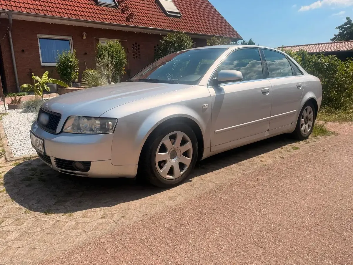 Gebraucht Audi A4 102 PS (75 kW) 2003 Silber Limousine