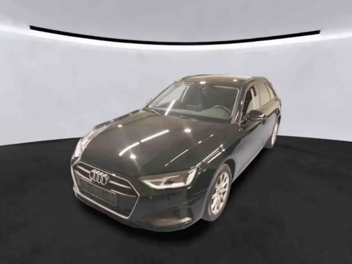 Gebraucht Audi A4 Basis 150 PS (110 kW) 2022 Mythosschwarz metallic Kombi