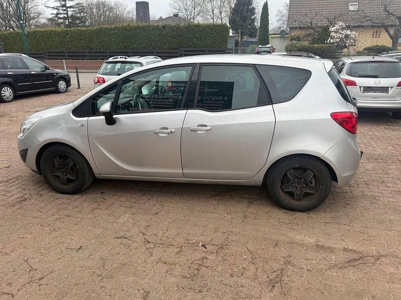 Gebraucht Opel Meriva Design Edition 120 PS (88 kW) 2011 Silber Van / Kleinbus