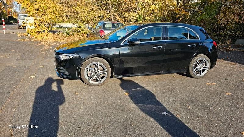 Schwarz Gebraucht 2021 Mercedes A250 AMG line Limousine | 22.900 € (Superpreis) - Bild 1/4