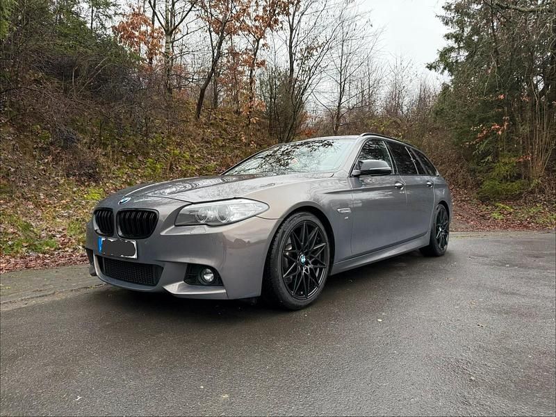 Andere farben Gebraucht 2013 BMW 520 M Sport Kombi | 17.500 € - Bild 1/4