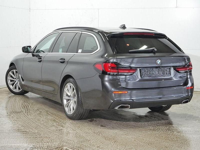 Gebraucht BMW 520 190 PS (139 kW) 2023 Schwarz Kombi
