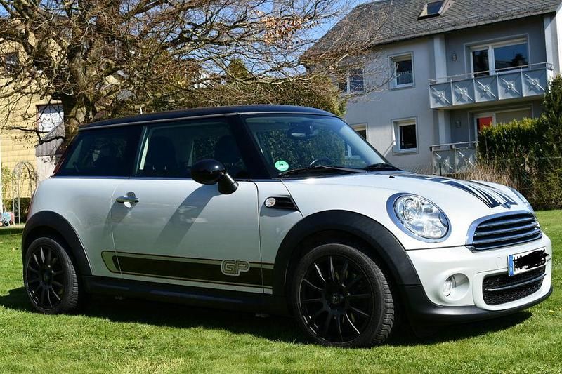 Usata Mini Cooper D 111 CV (81 kW) 2011 Bianco Utilitaria
