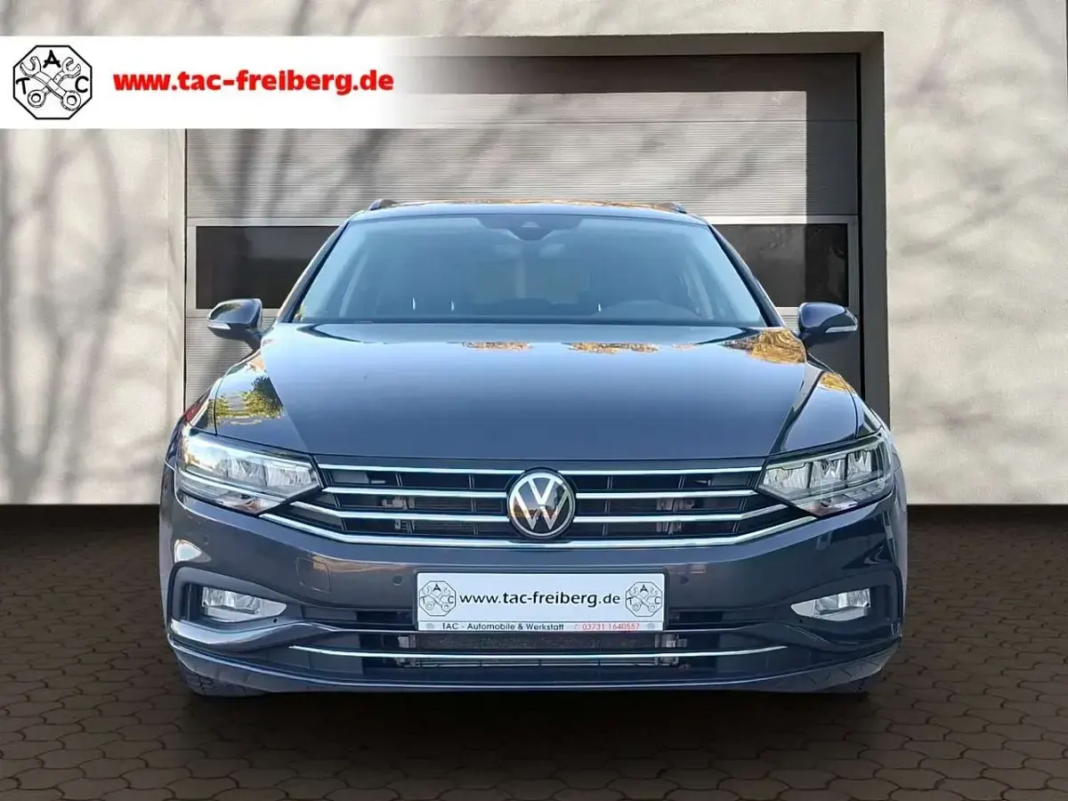 Gebraucht VW Passat Business 150 PS (110 kW) 2023 Grau Kombi