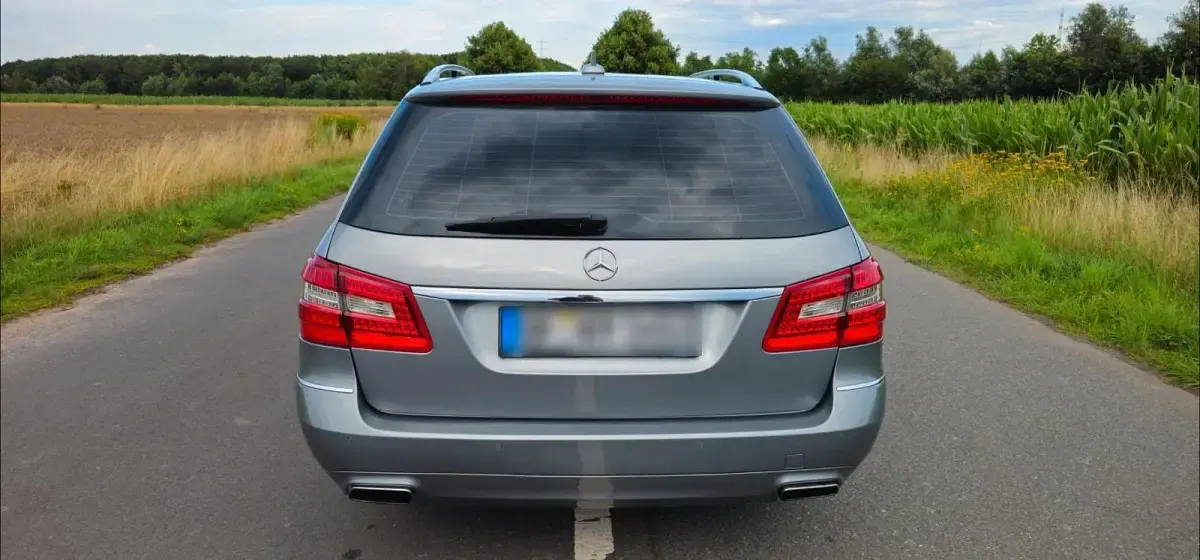 Usado Mercedes E220 170 CV (125 kW) 2011 Gris Familiar