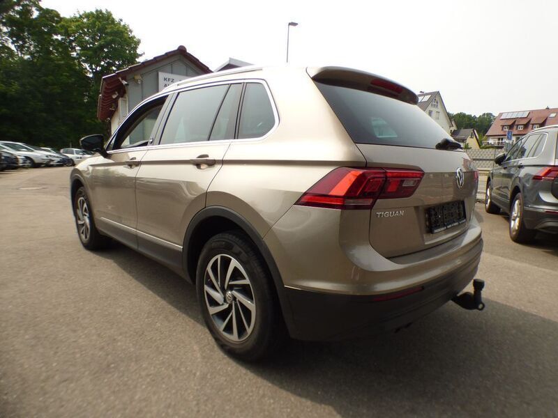 Gebraucht VW Tiguan Sound 179 PS (131 kW) 2017 Beige SUV