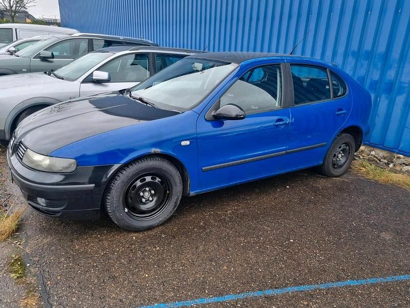 Blau Gebraucht 2004 Seat Leon Limousine | 650 € (Superpreis) - Bild 1/4