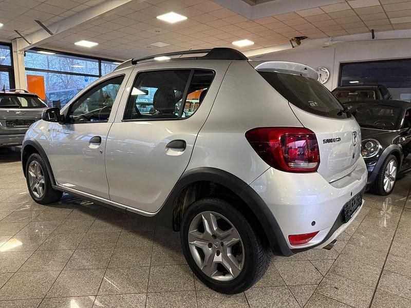 Gebraucht Dacia Sandero Stepway 90 PS (66 kW) 2017 Silber SUV