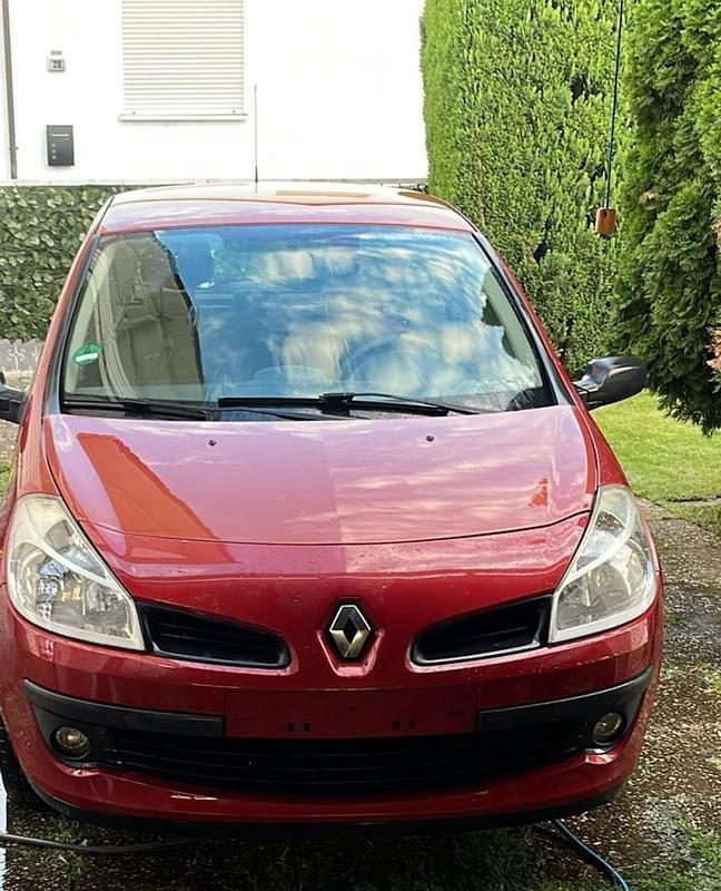 Rot Gebraucht 2005 Renault Clio III Kleinwagen | 1.500 € - Bild 1/1