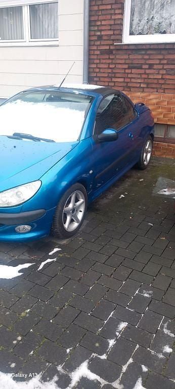 Gebraucht Peugeot 206 CC 109 PS (80 kW) 2001 Blau Cabrio