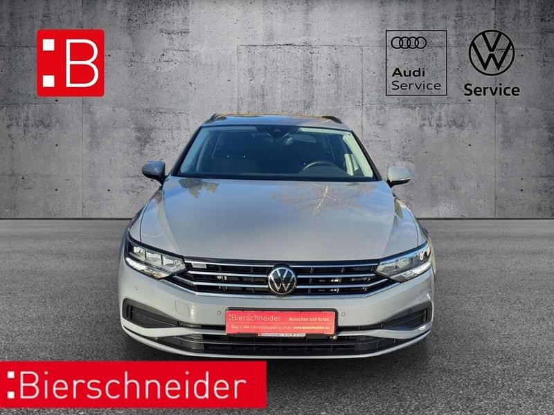 Gebraucht VW Passat 150 PS (110 kW) 2024 Grau Kombi