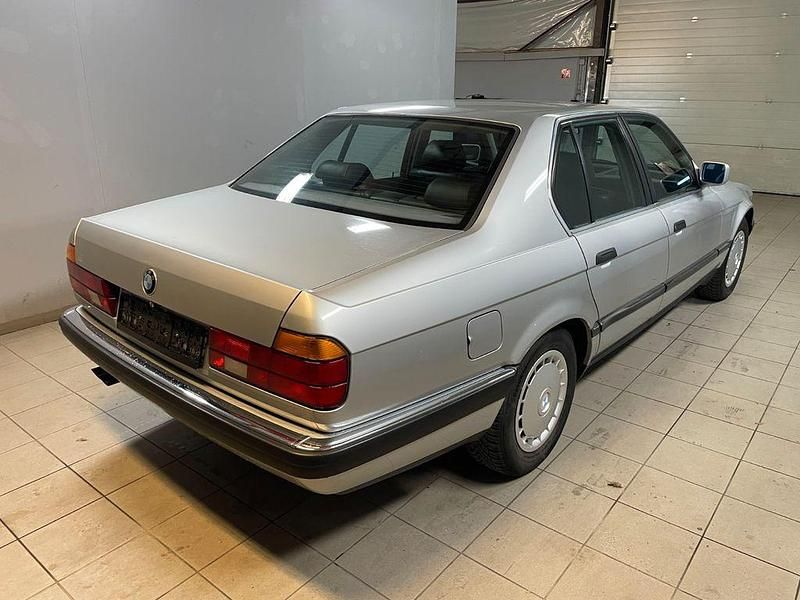 Gebraucht BMW 730 188 PS (138 kW) 1989 Silber Limousine