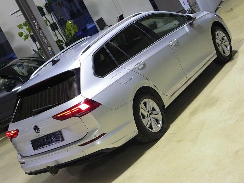 Gebraucht VW Golf VIII Life 150 PS (110 kW) 2024 Reflex silver Kombi