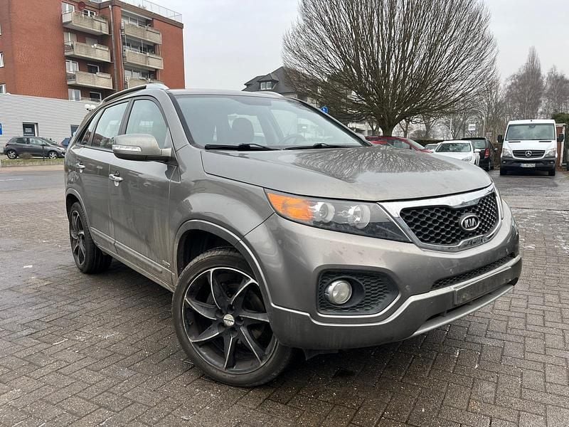 Grau Gebraucht 2012 Kia Sorento SUV | 4.999 € - Bild 1/4