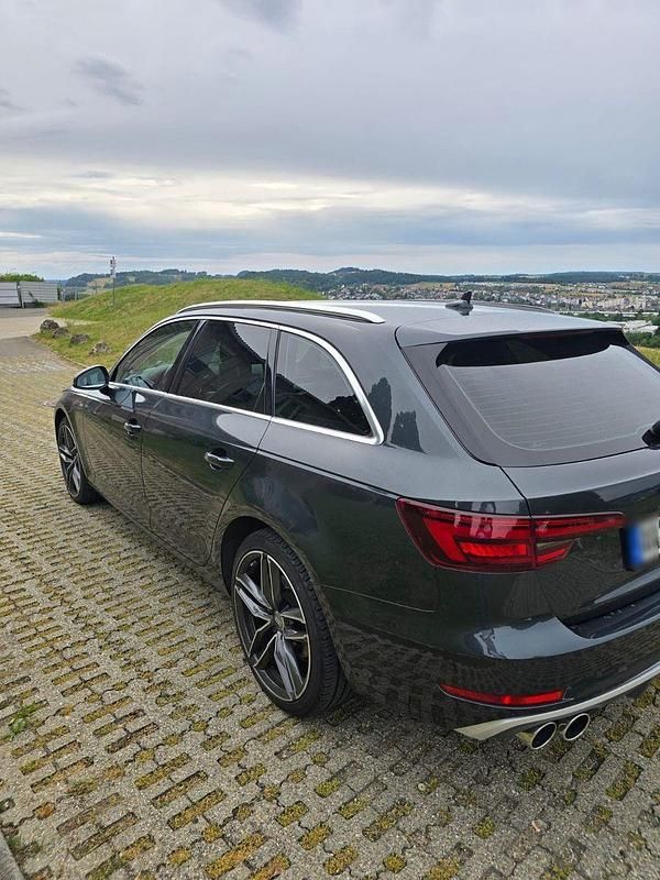 Gebraucht Audi A4 Sport 190 PS (139 kW) 2017 Grau Kombi