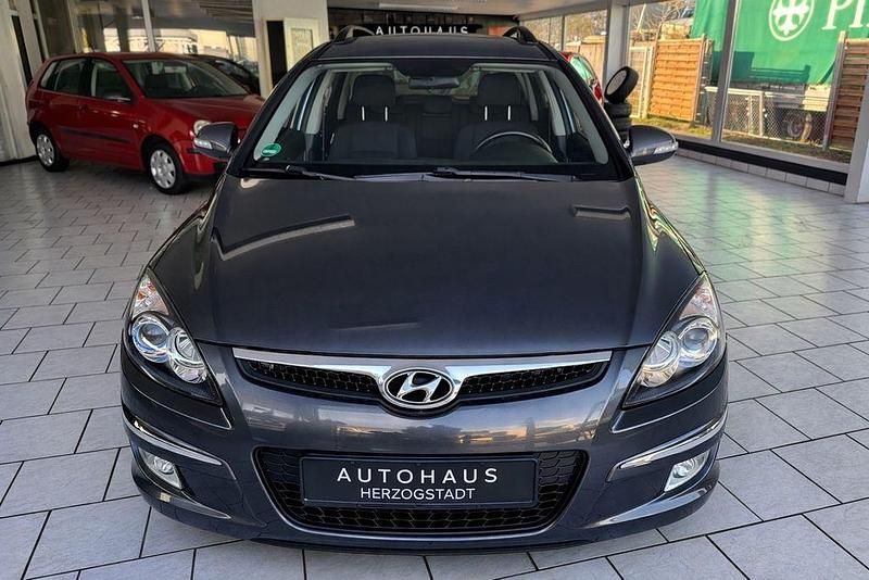 Gebraucht Hyundai i30 Comfort 116 PS (85 kW) 2009 Grau Kombi
