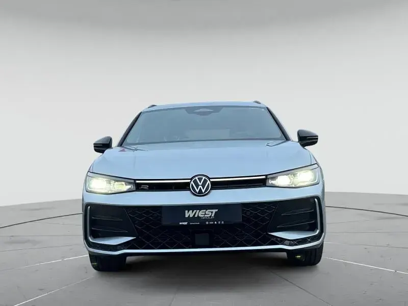 Gebraucht VW Passat Style 150 PS (110 kW) 2024 Oyster silver metallic Kombi