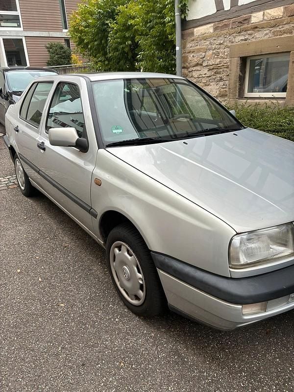 Grau Gebraucht 1997 VW Vento Limousine | 1.500 € (Superpreis) - Bild 1/4