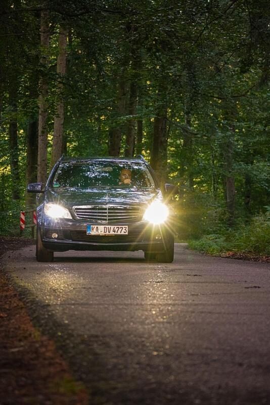 Grau Gebraucht 2010 Mercedes C180 Kombi | 8.299 € - Bild 1/4