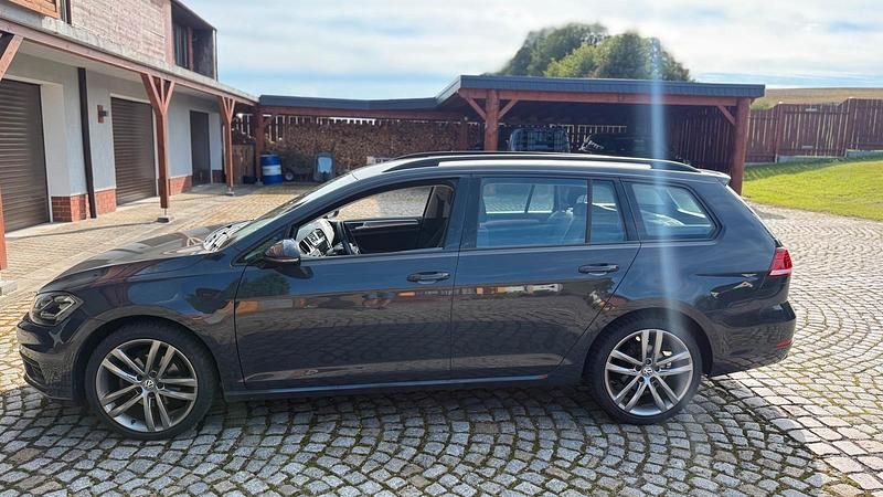 Grau Gebraucht 2018 VW Golf VII Kombi | 13.300 € (Fairer Preis) - Bild 1/4