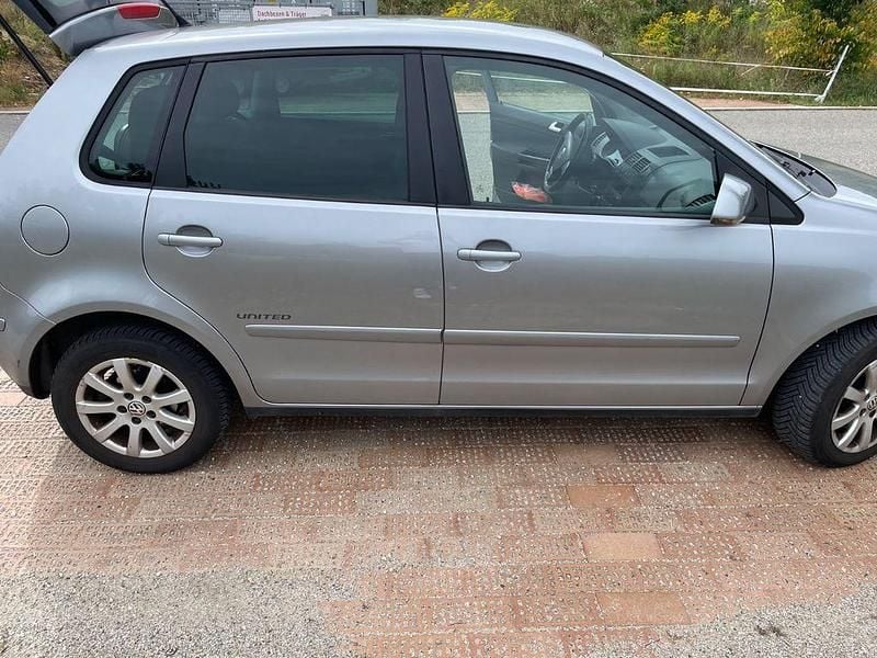 Grau Gebraucht 2008 VW Polo United Limousine | 2.990 € (Guter Preis) - Bild 1/4