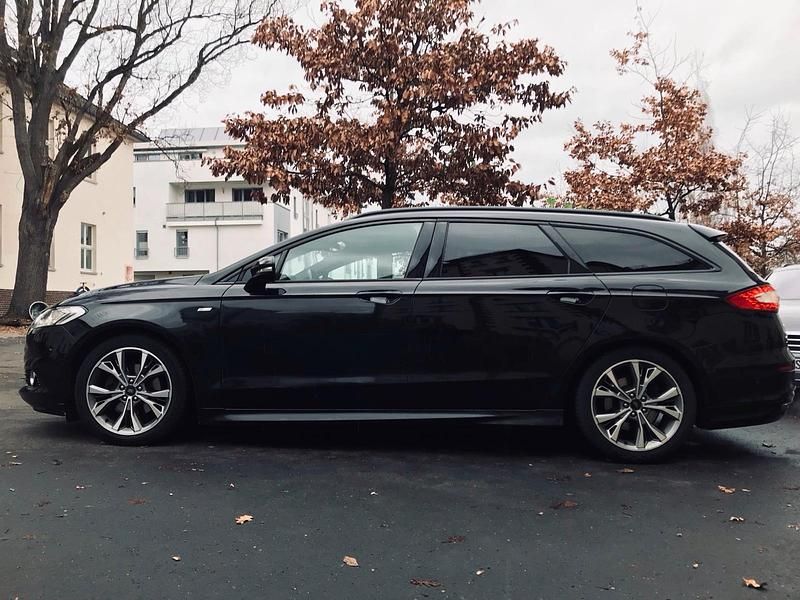 Gebraucht Ford Mondeo ST-Line 241 PS (177 kW) 2018 Schwarz Kombi