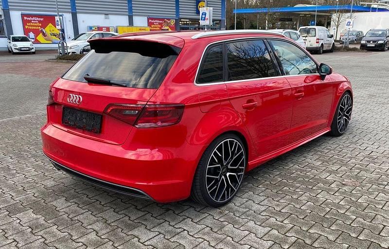Gebraucht Audi A3 S-Line 150 PS (110 kW) 2014 Rot Limousine