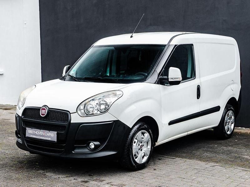 Weiß Gebraucht 2014 Fiat Doblò Van / Kleinbus | 3.999 € (Guter Preis) - Bild 1/4