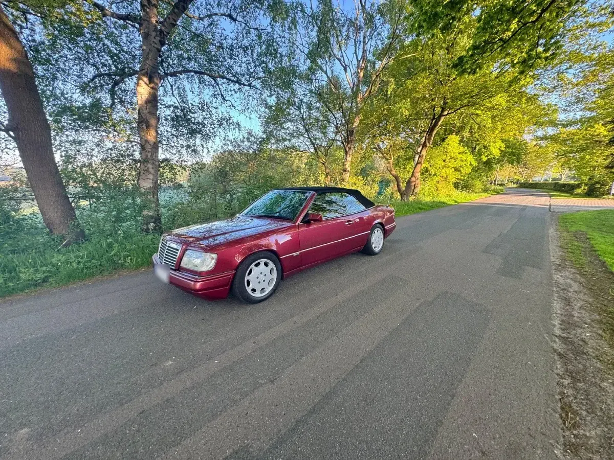 Gebraucht Mercedes E220 Sportline 150 PS (110 kW) 1995 Rot Cabrio
