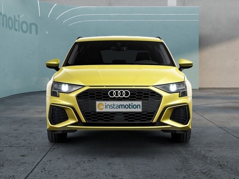 Gebraucht Audi A3 Sportback S-Line 116 PS (85 kW) 2024 Gelb Kleinwagen