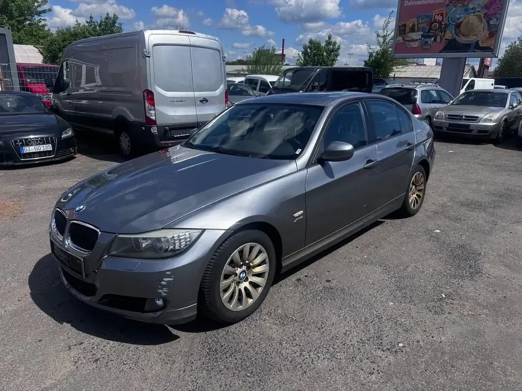 Używany BMW 320 177 KM (130 kW) 2009 Szary Sedan/Limuzyna