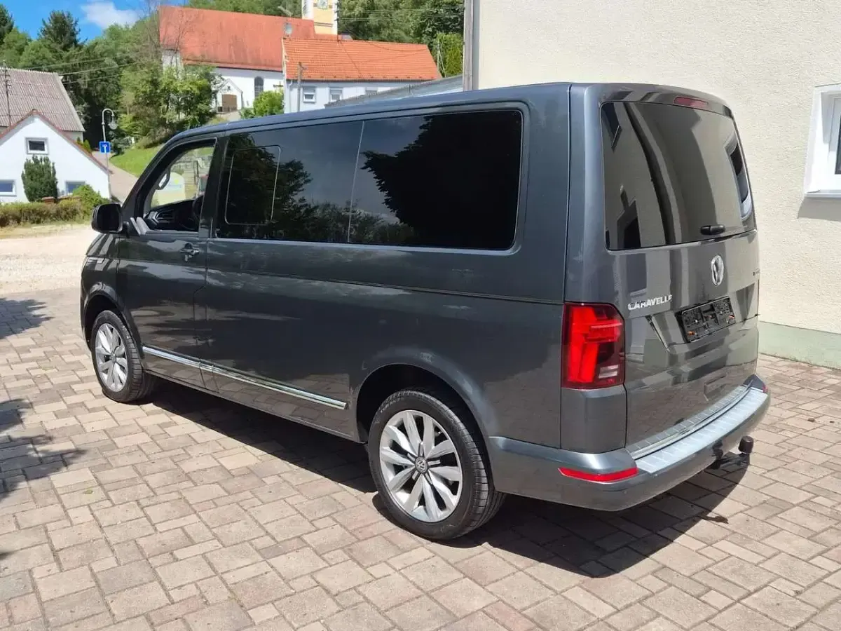 Gebraucht VW Caravelle Highline 204 PS (150 kW) 2021 Indiumgrau Van