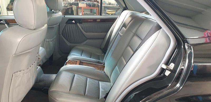 Gebraucht Mercedes 300 220 PS (161 kW) 1991 Schwarz Limousine