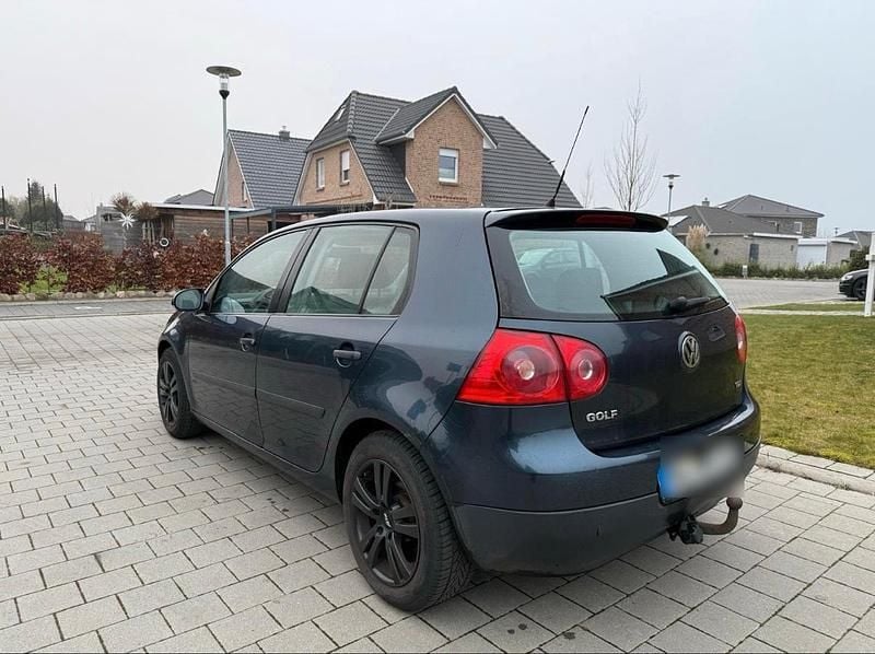 Blau Gebraucht 2006 VW Golf V Limousine | 2.650 € (Fairer Preis) - Bild 1/4