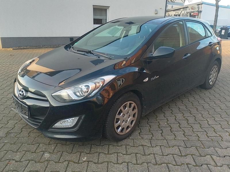Schwarz Gebraucht 2012 Hyundai i30 Limousine | 3.400 € - Bild 1/4