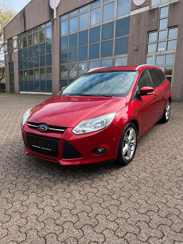 Gebraucht Ford Focus 125 PS (91 kW) 2013 Rot Kombi