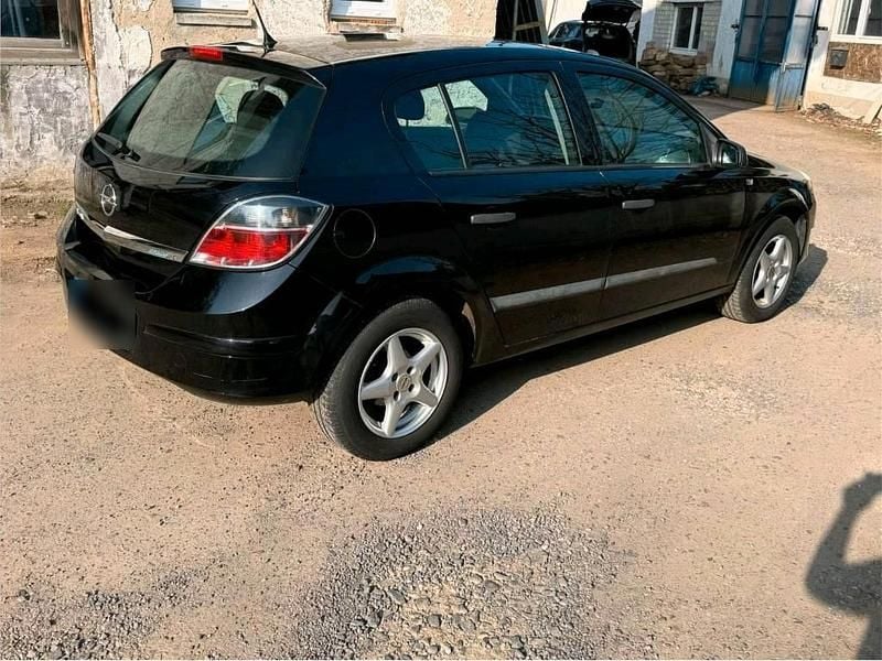 Second-hand Opel Astra 90 CP (66 kW) 2009 Negru Berlinǎ