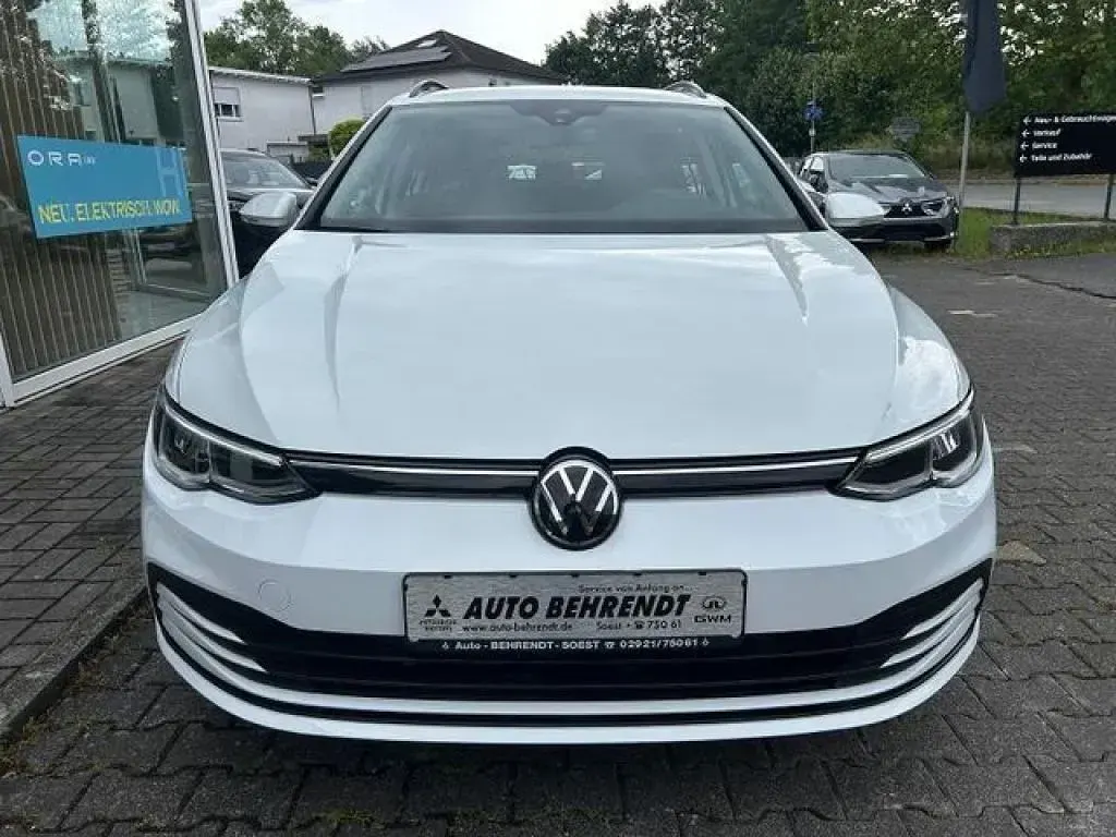 Gebraucht VW Golf VIII Life 110 PS (80 kW) 2023 Weiss Kombi