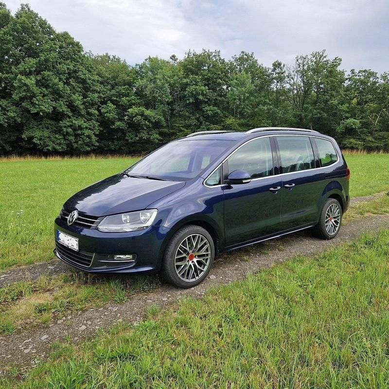 Blau Gebraucht 2017 VW Sharan Highline Van / Kleinbus | 16.100 € (Superpreis) - Bild 1/4
