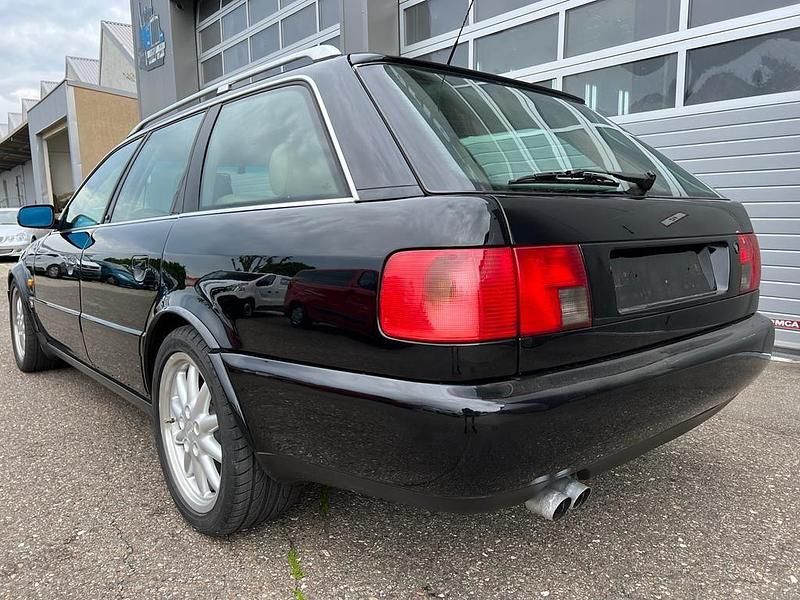 Używany Audi S6 S-Line 290 KM (213 kW) 1995 Czarny Kombi