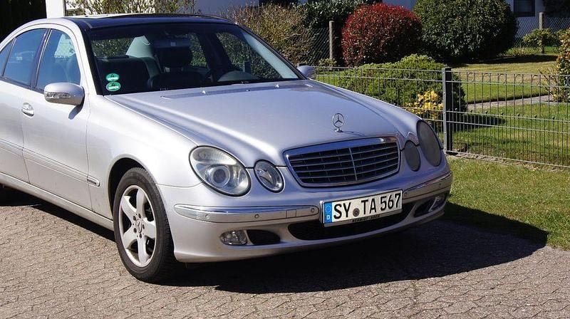 Gebraucht Mercedes E240 Elegance 177 PS (130 kW) 2001 Silber Limousine